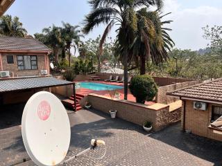 Oyengweni Guest House - 8