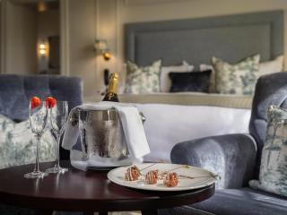 Avalon House Hotel - 8