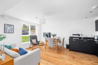 Anton House Contemporary Coastal - 8
