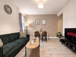 5-Bed 3 Bath Perfect for Groups & Contractors - 3