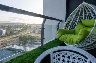 Lavington-one Bedroom, heated pool, gym, scenic views - 4