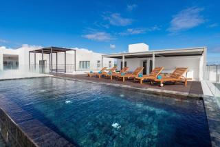 Lagoon Infinity Pool Penthouse in Mauritius - 9