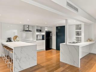 57 6BR Perth Highgate Stay Near HBF Gated Parking - 9