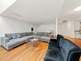 57 6BR Perth Highgate Stay Near HBF Gated Parking - 7