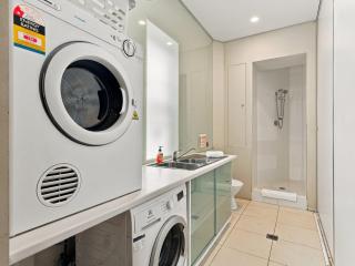 57 6BR Perth Highgate Stay Near HBF Gated Parking - 4