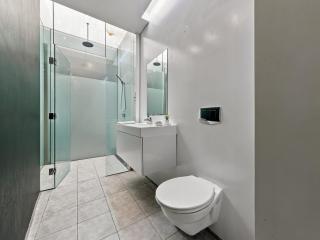 57 6BR Perth Highgate Stay Near HBF Gated Parking - 2
