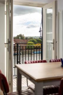 NEW-Stunning 4Bed 3Bath Flat-Harbourside Views-By FabAccommodation - Bristol - 7