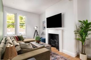 NEW-Stunning 4Bed 3Bath Flat-Harbourside Views-By FabAccommodation - Bristol - 0