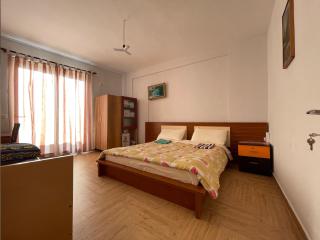 Private Rooms 2 - City & Mountain Views & Free Parking & WiFi - 3