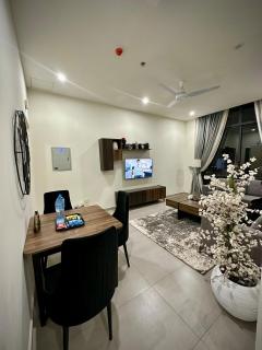 Luxury 2BR Apartment with Stunning Views & Balcon - 3