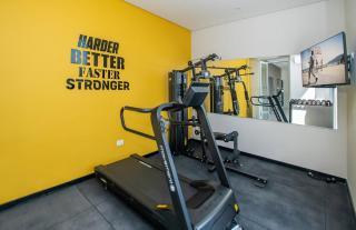 First Living 2BR with Pool Gym & Fast WiFi - 5
