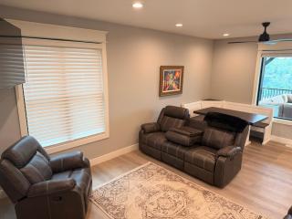 Lake Cumberland Views Five Bedrooms Three Decks near Lees Ford Marina - 4