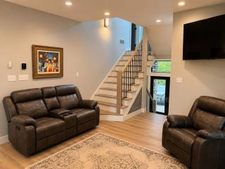 Lake Cumberland Views Five Bedrooms Three Decks near Lees Ford Marina - 8