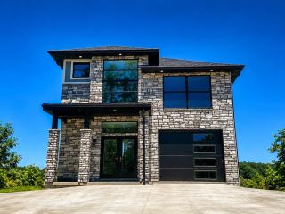 Lake Cumberland Views Five Bedrooms Three Decks near Lees Ford Marina - 9