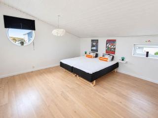 Charming Villa in Peaceful Hoyvik - 4