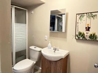 Bernard private bedroom close airport! - 3
