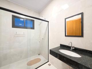 Modern Apt 03 | 1 Suite • 10 min from Attractions - 9