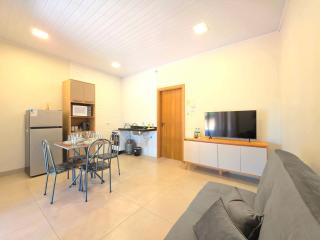 Modern Apt 03 | 1 Suite • 10 min from Attractions - 5