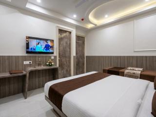 Skyline House by Hotel The Sri Guru - 0