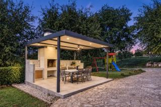Villa Eufemia near Poreč with large garden and outdoor playground for kids - Poreč - 9