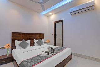 Townhouse Hotel Spotlight - 3