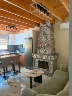 Arakapas Getaway with Hot Tub & Cozy Fireplace - 2