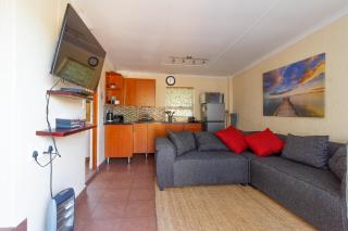 Garden Cottage near Cresta Mall & N1 Fast WiFi Free Parking Fairland - 9
