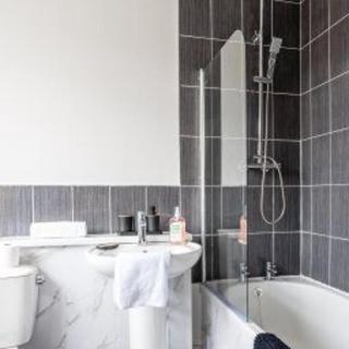 Central Sunderland - Sleeps 7 - House - Parking - 9