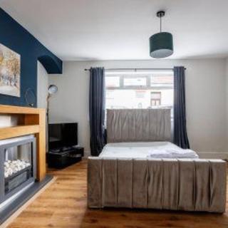 Central Sunderland - Sleeps 7 - House - Parking - 8