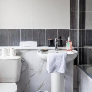 Central Sunderland - Sleeps 7 - House - Parking - 5