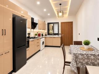 Charming and modern 3-Bedroom Apartment - 7