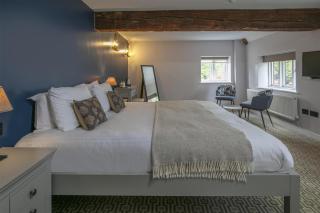 The Olde Bell, BW Signature Collection - FREE PARKING - 2