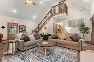 New Listing 3b3b Cabin in Tall Timers Camp, steps away from many amenities! - 6