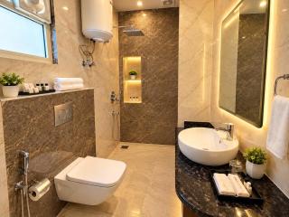 Jetway Grand Near Yashobhoomi and Delhi International Airport With- Free Airport Pickup - 5
