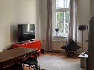 Stylish old apartment in Friedrichshain - 0