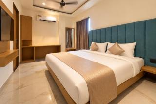 Hotel Polaris Opp Brilliant Convention Centre, Near Scheme no 113 - 6