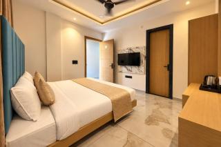 Hotel Polaris Opp Brilliant Convention Centre, Near Scheme no 113 - 8