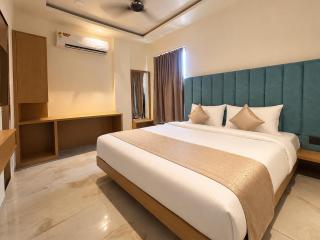 Hotel Polaris Opp Brilliant Convention Centre, Near Scheme no 113 - 3