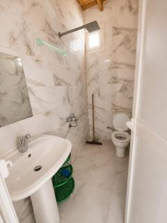 One bedroom in a cozy garden near Sina Market - 8