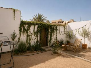 One bedroom in a cozy garden near Sina Market - 6