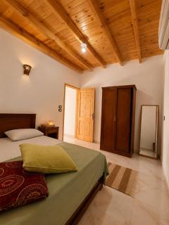 One bedroom in a cozy garden near Sina Market - 3