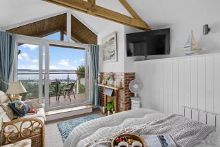 The Boathouse - Panoramic Sea View Retreat, near Town, Marina & Beach, with Parking - 9
