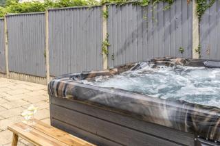 Greenacre - Close to beaches with Hydropool spa - 9