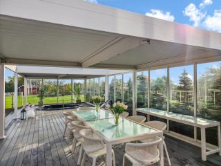 Large villa right by the sea with sauna & hot tub - 9