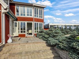 Large villa right by the sea with sauna & hot tub - 7
