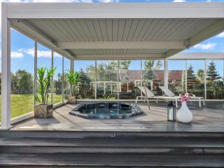 Large villa right by the sea with sauna & hot tub - 8