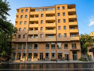 Large 2 Bedroom with Balcony, Saryan street - 0