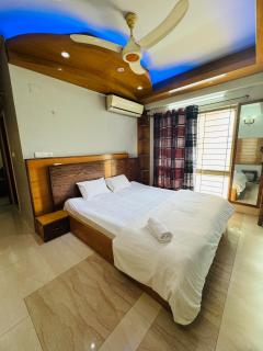 Urban Oasis 2- Sereno Stay full Apartment - 4