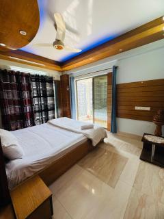 Urban Oasis 2- Sereno Stay full Apartment - 8