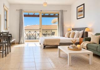 Modern Studio in Peyia, Pool, Balcony and Free Wi-Fi - 5